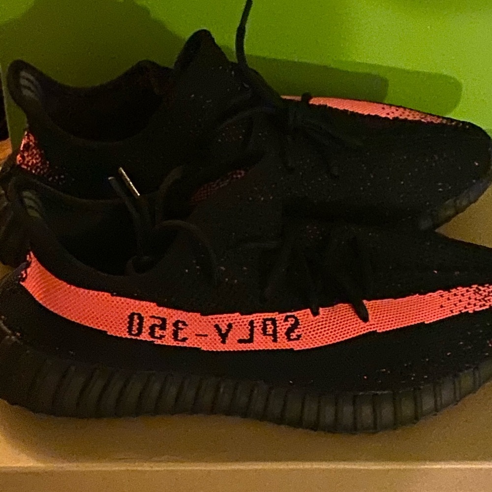 Yeezy boost 350 v2 red